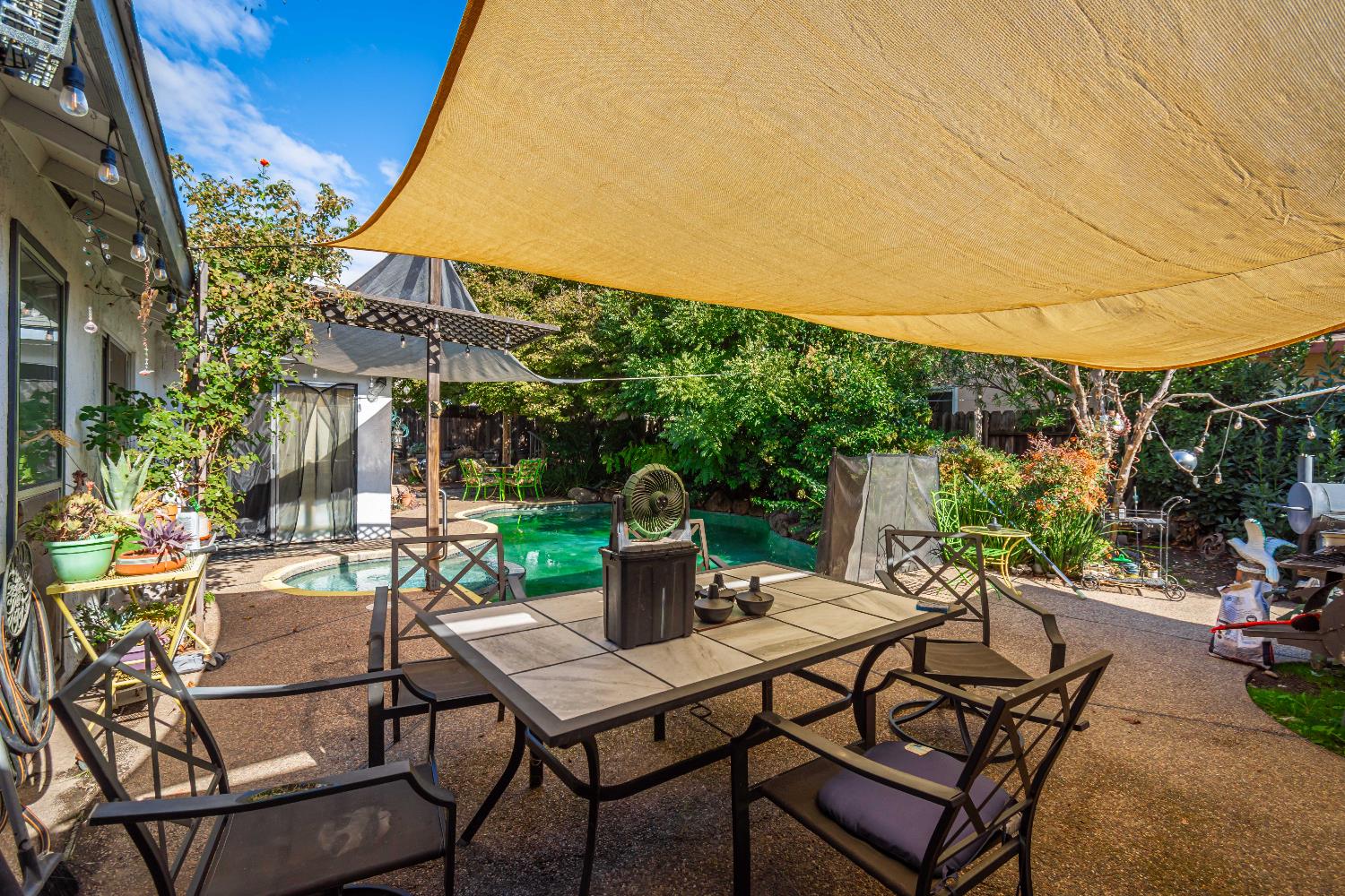 2266 River Trails Circle Rancho Cordova, CA 95670 - Photo 46 of 86 a view of a patio with table and chairs and potted plants