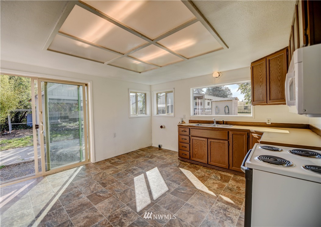 210 Ronge Roy, WA 98580 - Photo 4 of 15