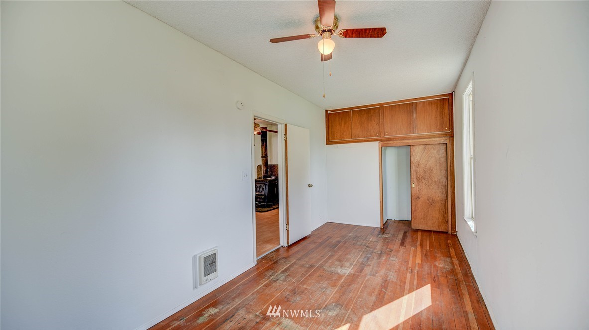 210 Ronge Roy, WA 98580 - Photo 7 of 15