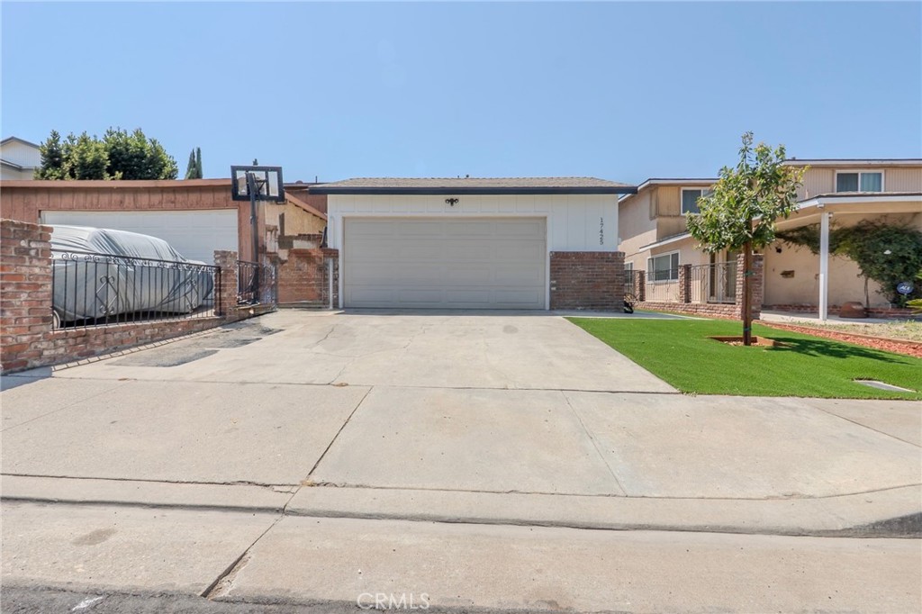17425 Nauset Court Carson, CA 90746 - Photo 2 of 23 a view of a backyard