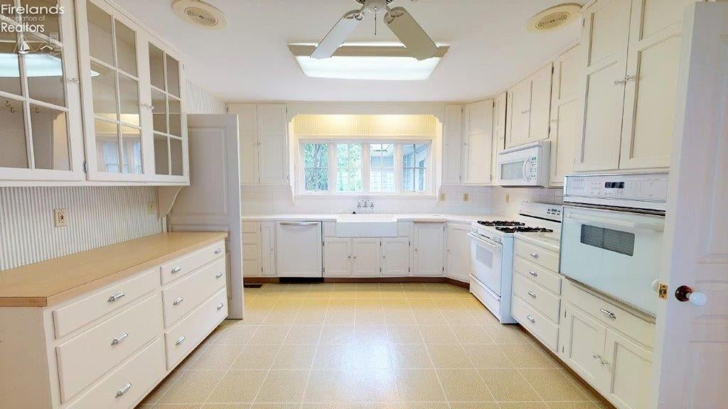 2611 East Sand Road Port Clinton, OH 43452 - Photo 9 of 34 Gallery Image 9