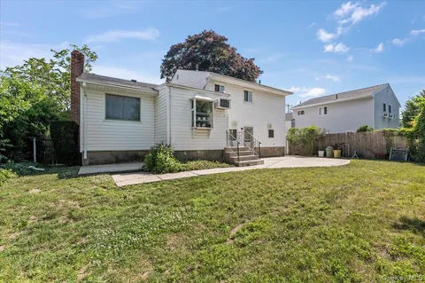 $749,999 | 279 North Kentucky Avenue, Massapequa, NY 11758