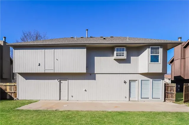 $2,430 | 309 Southwest Creek Ridge Drive ., Grain Valley, MO 64029