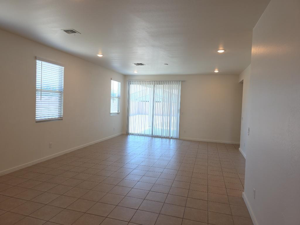 18085 West Elm Street Goodyear, AZ 85395 - Photo 5 of 25 Photo #5