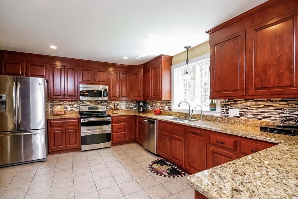 157 Brandywine Road Franklin, MA 02038 - Photo 6 of 28 Gallery Image 6
