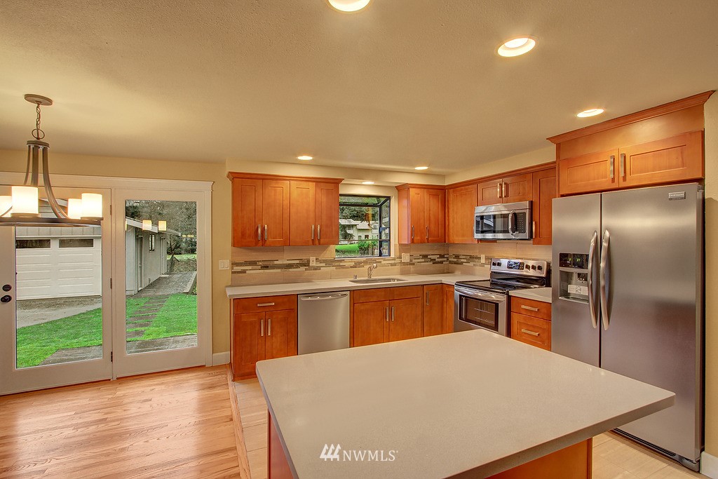 4 East Jonathan Road Bothell, WA 98012 - Photo 3 of 18