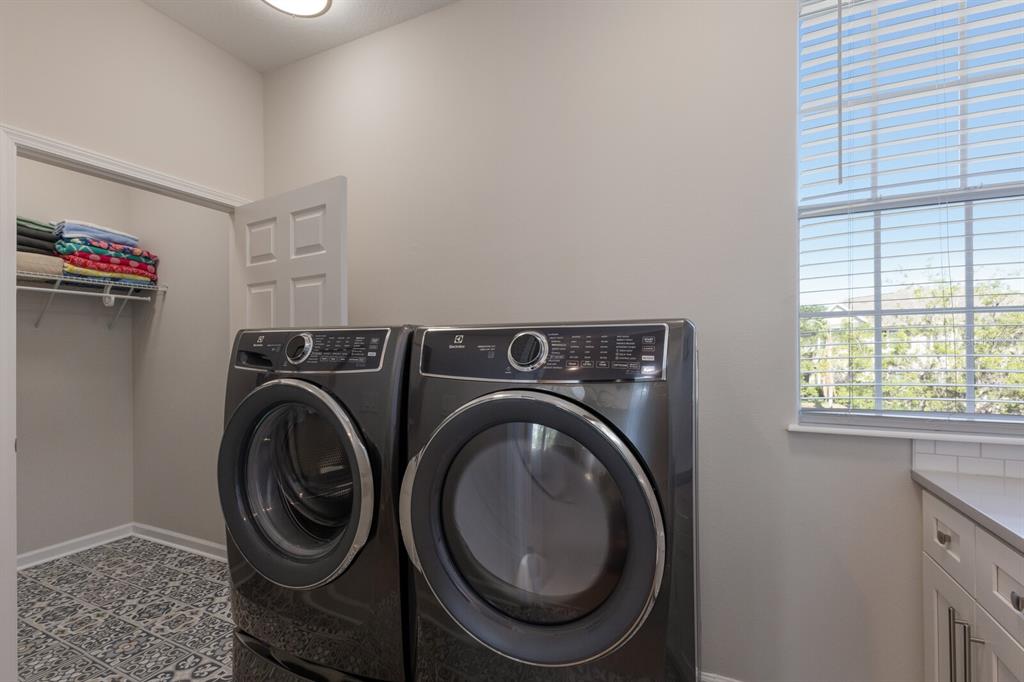 8035 St Simons Street, Unit 8035 University Park, FL 34201 - Photo 22 of 33 a utility room with dryer and washer