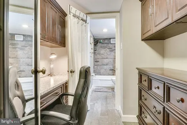 $2,250 | 1300 Army Navy Drive, Unit 511, Arlington, VA 22202