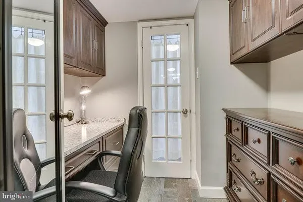 $2,250 | 1300 Army Navy Drive, Unit 511, Arlington, VA 22202