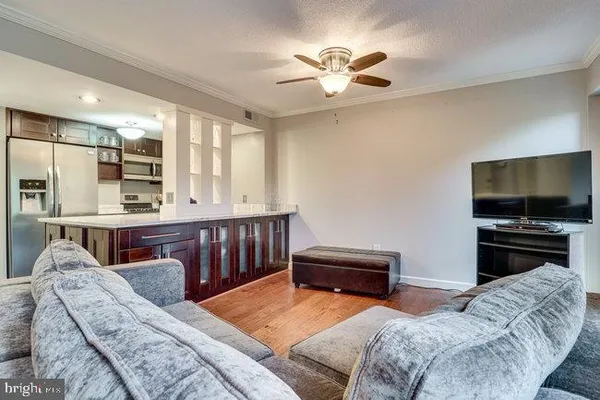 $2,250 | 1300 Army Navy Drive, Unit 511, Arlington, VA 22202