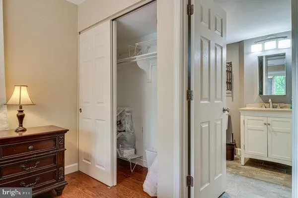 $2,250 | 1300 Army Navy Drive, Unit 511, Arlington, VA 22202