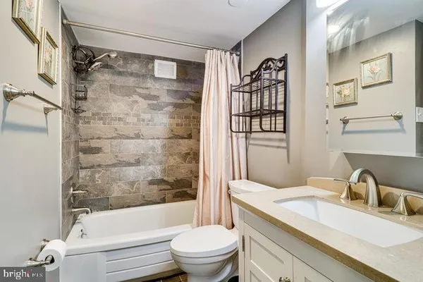 $2,250 | 1300 Army Navy Drive, Unit 511, Arlington, VA 22202