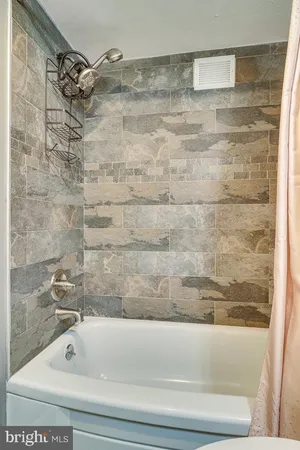 $2,250 | 1300 Army Navy Drive, Unit 511, Arlington, VA 22202