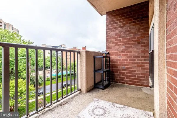 $2,250 | 1300 Army Navy Drive, Unit 511, Arlington, VA 22202
