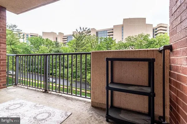 $2,250 | 1300 Army Navy Drive, Unit 511, Arlington, VA 22202