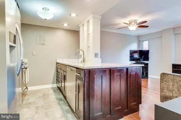 $2,250 | 1300 Army Navy Drive, Unit 511, Arlington, VA 22202