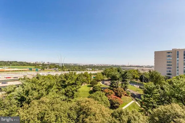 $2,250 | 1300 Army Navy Drive, Unit 511, Arlington, VA 22202