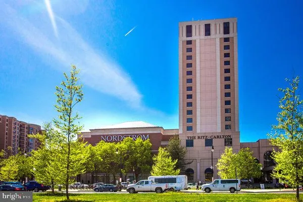 $2,250 | 1300 Army Navy Drive, Unit 511, Arlington, VA 22202