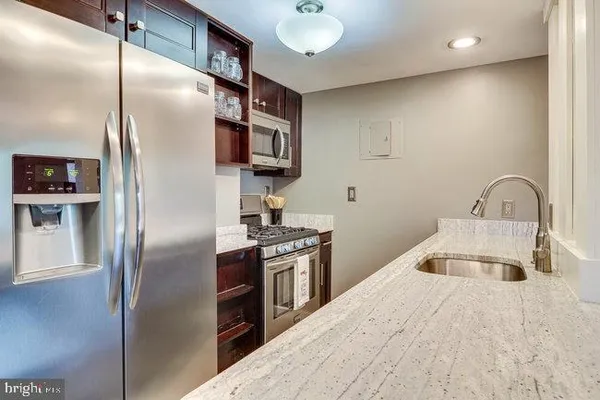 $2,250 | 1300 Army Navy Drive, Unit 511, Arlington, VA 22202