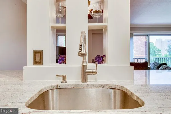 $2,250 | 1300 Army Navy Drive, Unit 511, Arlington, VA 22202