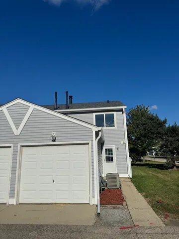 $194,990 | 420 Meadow Green Lane, Round Lake Beach, IL 60073