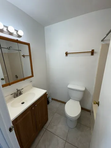 $194,990 | 420 Meadow Green Lane, Round Lake Beach, IL 60073