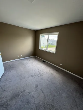 $179,990 | 420 Meadow Green Lane, Round Lake Beach, IL 60073
