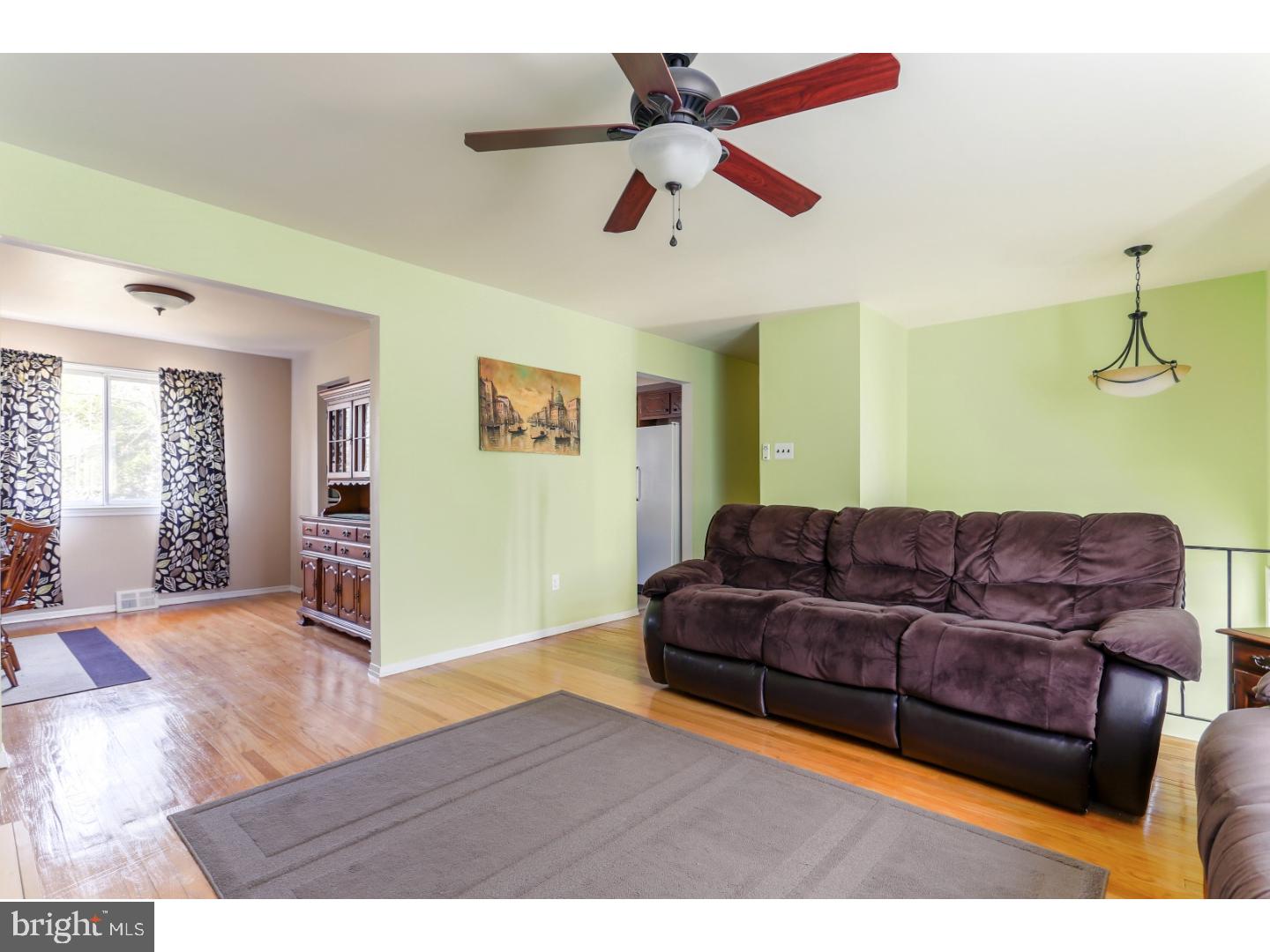 692 Cherry Tree Road Aston, PA 19014 - Photo 3 of 16 Gallery Image 3