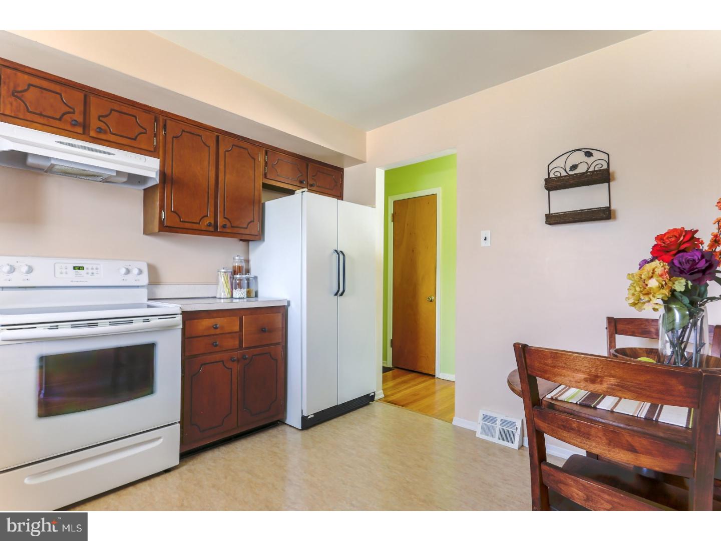 692 Cherry Tree Road Aston, PA 19014 - Photo 4 of 16 Gallery Image 4