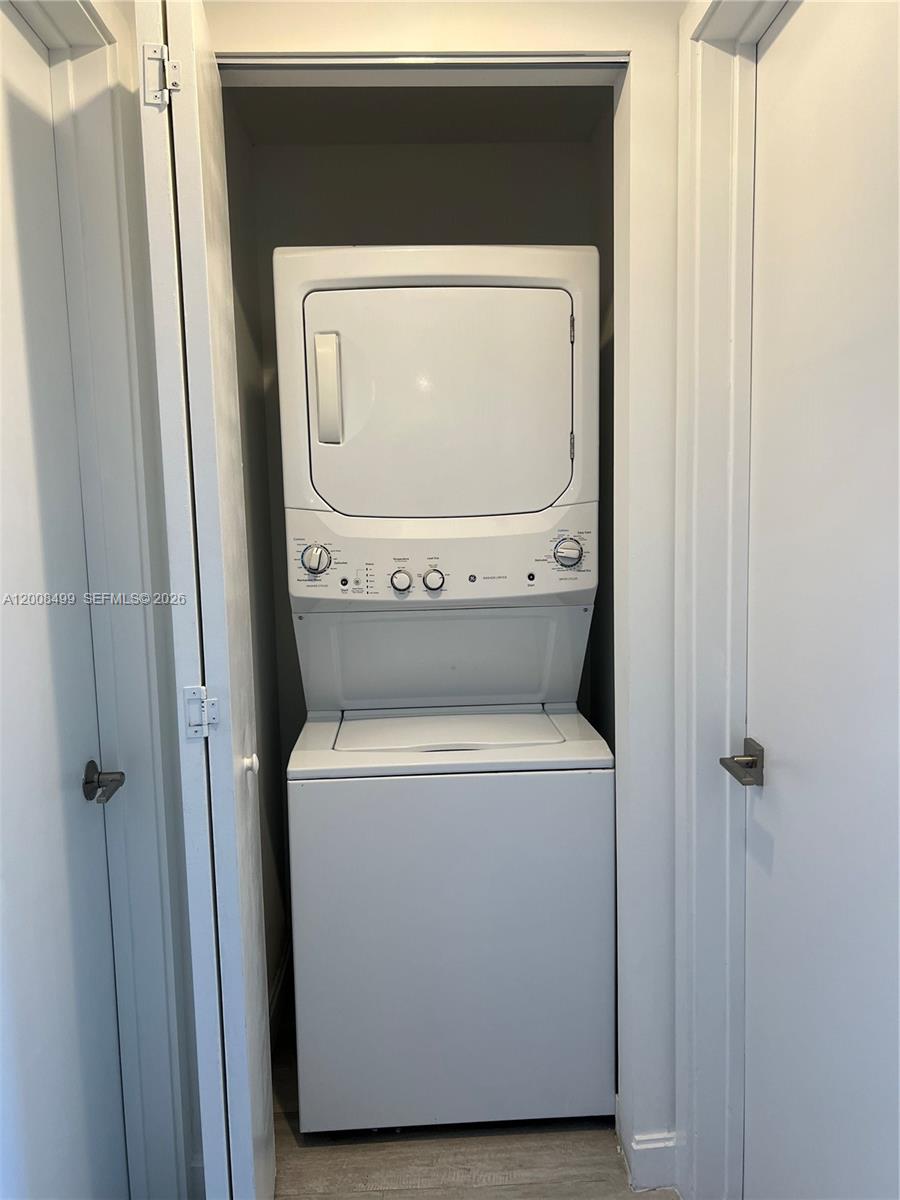 55 Southwest 9th Street, Unit 2702 Miami, FL 33130 - Photo 11 of 36 a utility room with dryer and washer