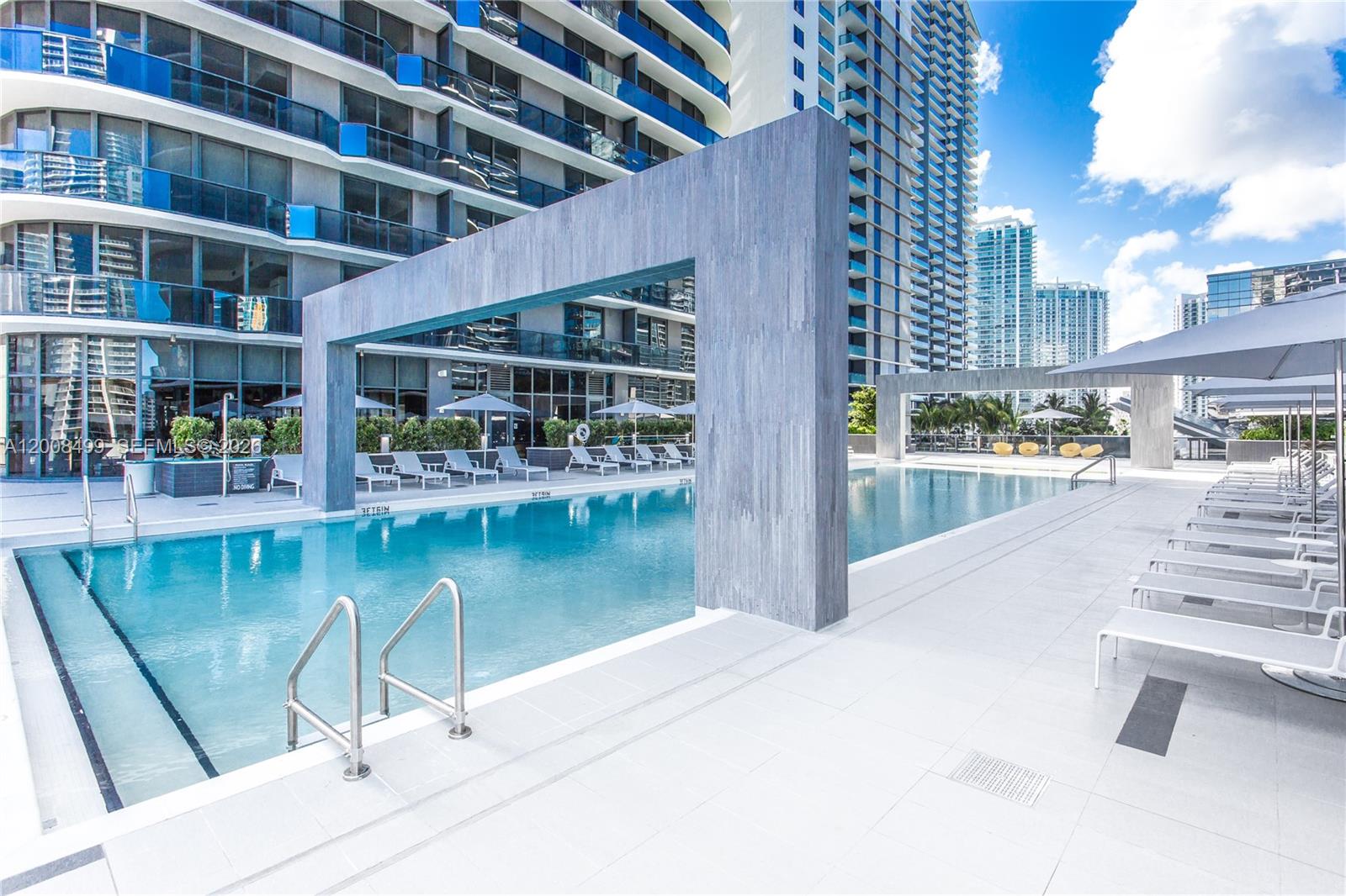 55 Southwest 9th Street, Unit 2702 Miami, FL 33130 - Photo 34 of 36 a balcony with view of city