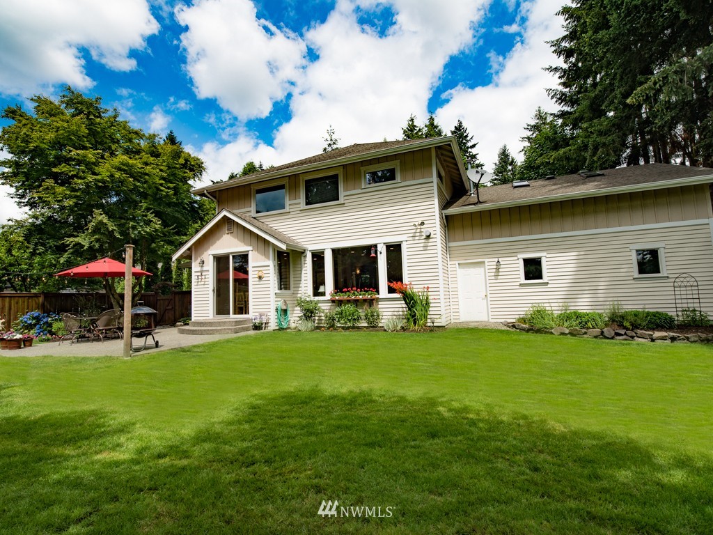 10517 Northeast 187th Street Bothell, WA 98011 - Photo 4 of 25 Gallery Image 4