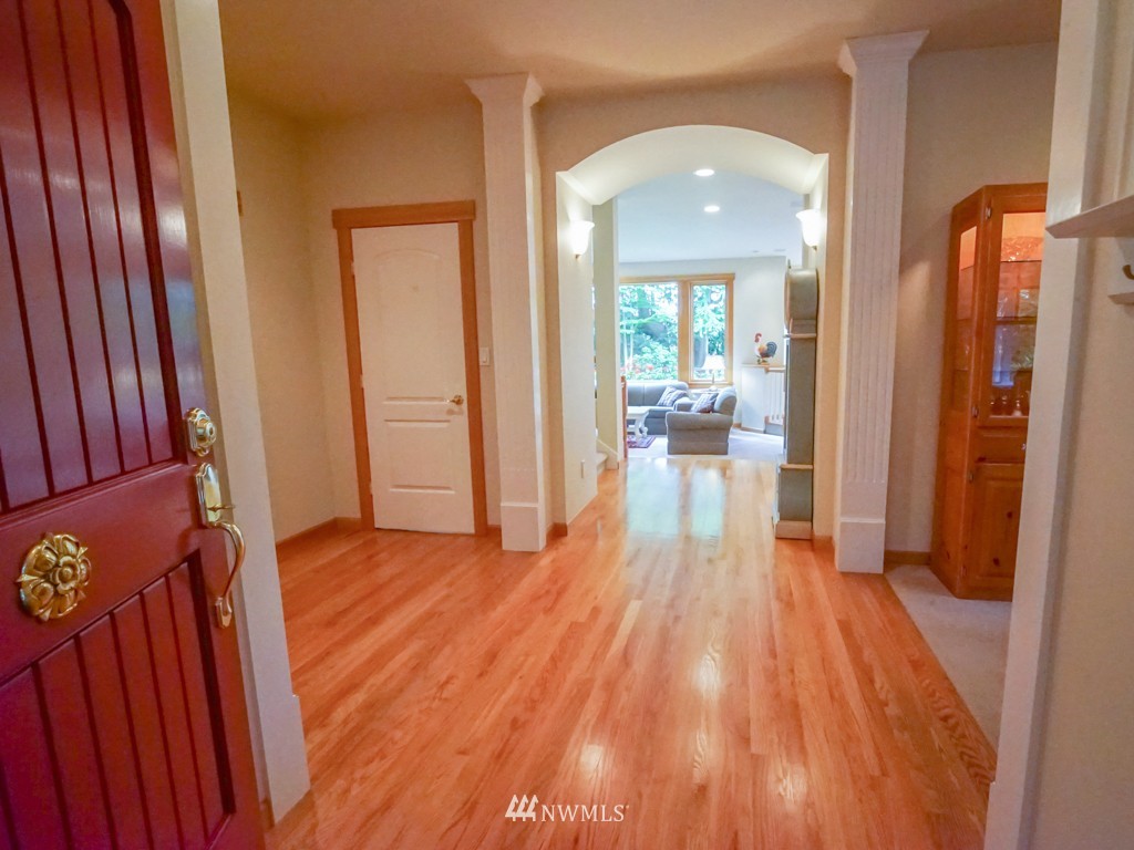 10517 Northeast 187th Street Bothell, WA 98011 - Photo 8 of 25 Gallery Image 8