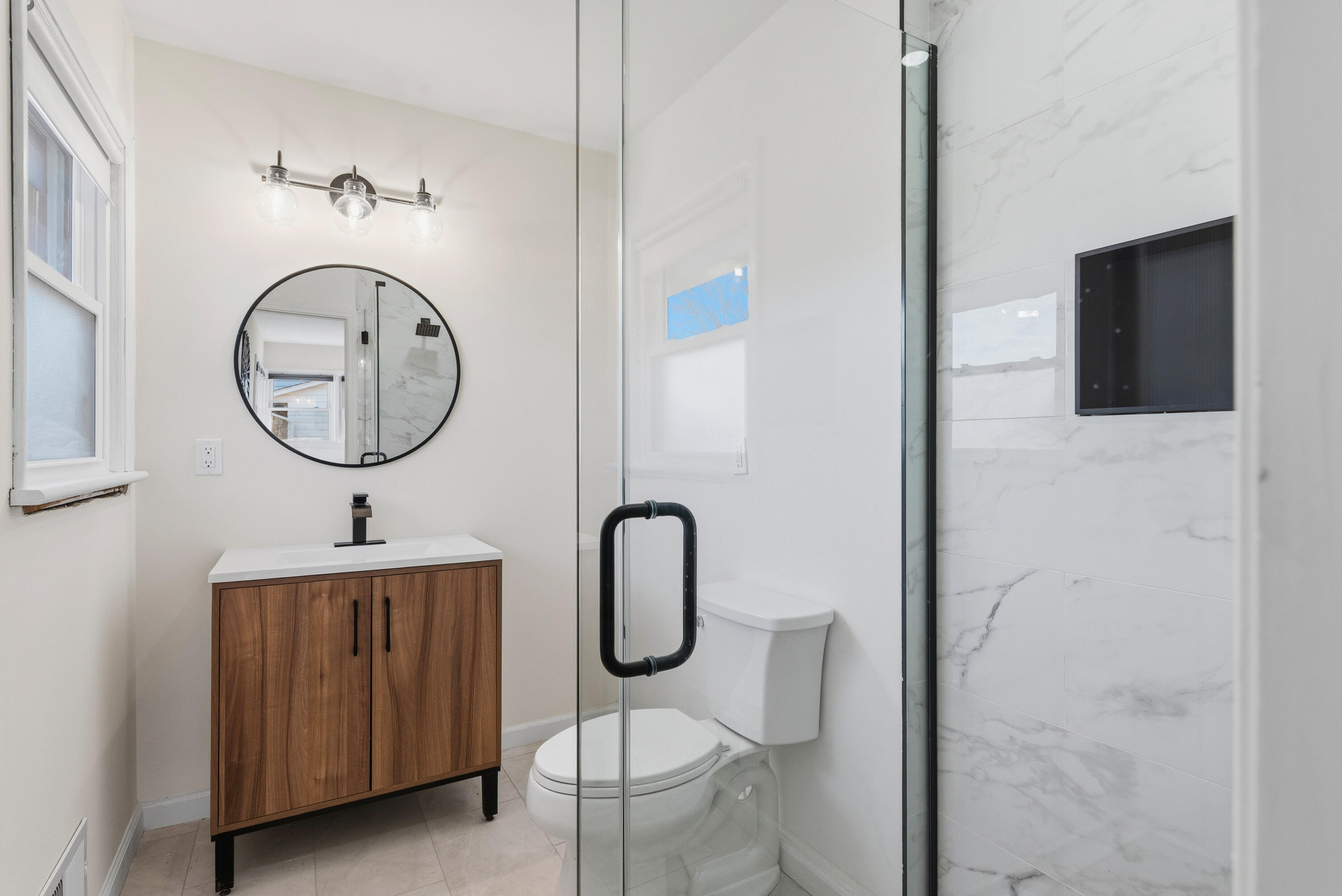 9032 North Regent Road Bayside, WI 53217 - Photo 12 of 30 Primary Bath