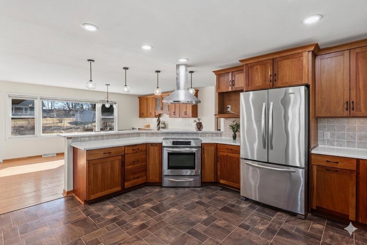 9032 North Regent Road Bayside, WI 53217 - Photo 5 of 30 Kitchen