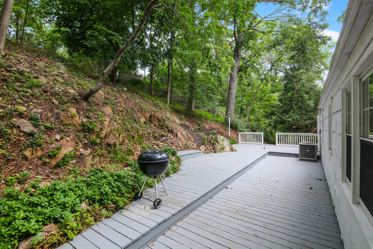 210 Tokeneke Road Darien, CT 06820 - Photo 22 of 24