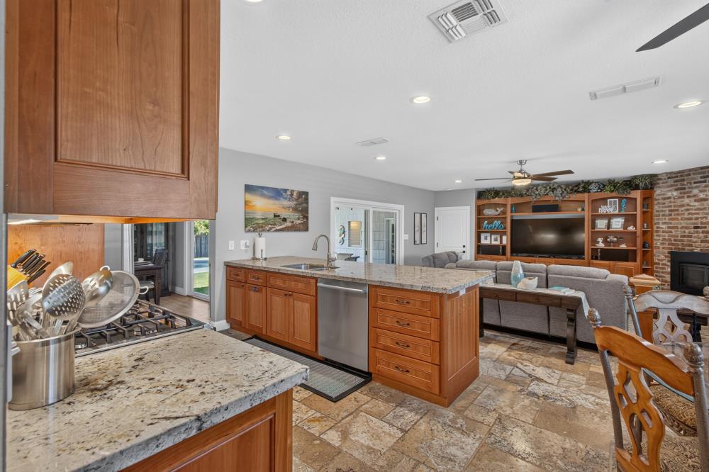 3812 Dell Road Carmichael, CA 95608 - Photo 17 of 64