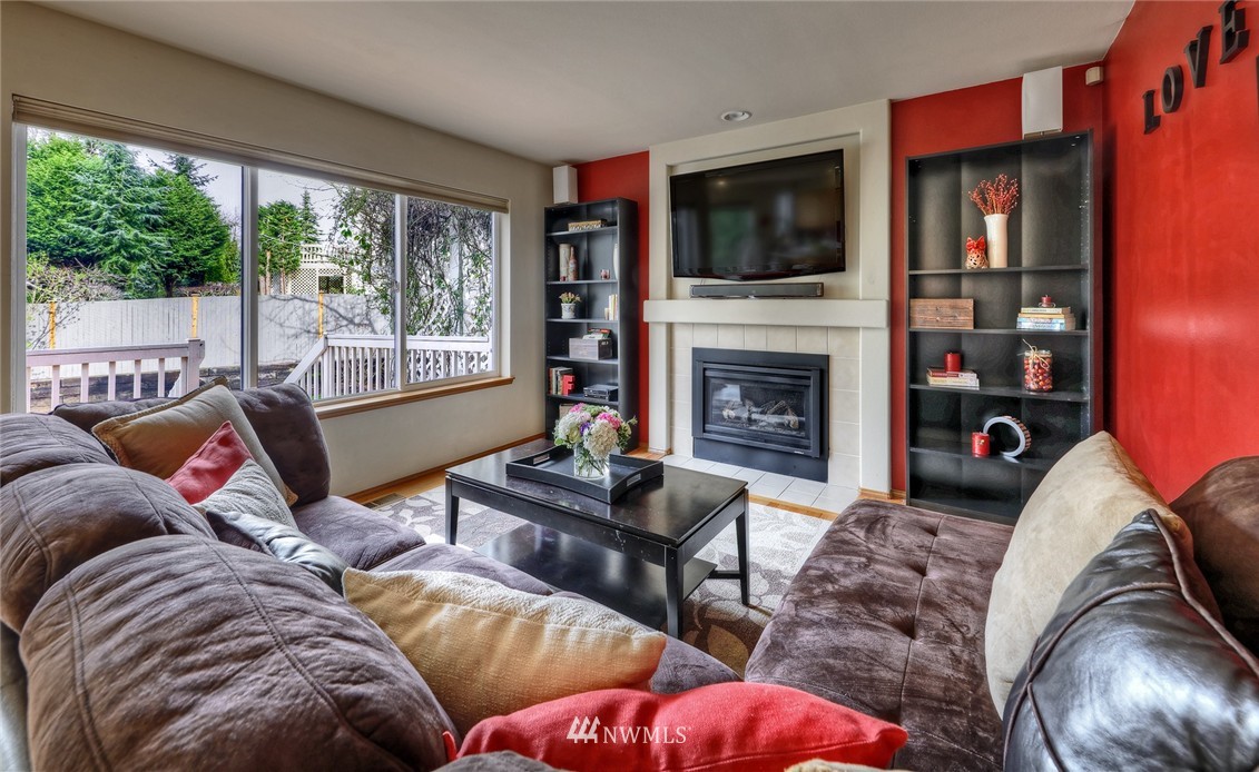 1903 Field Avenue Northeast Renton, WA 98059 - Photo 10 of 21