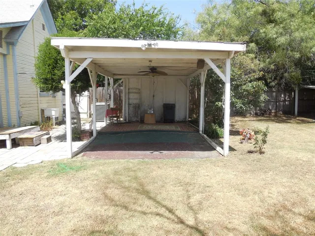 a view of white house