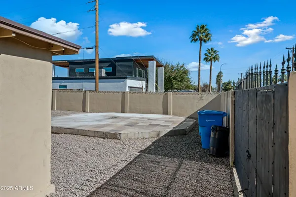 $2,830 | 2601 North 51st Street, Phoenix, AZ 85008