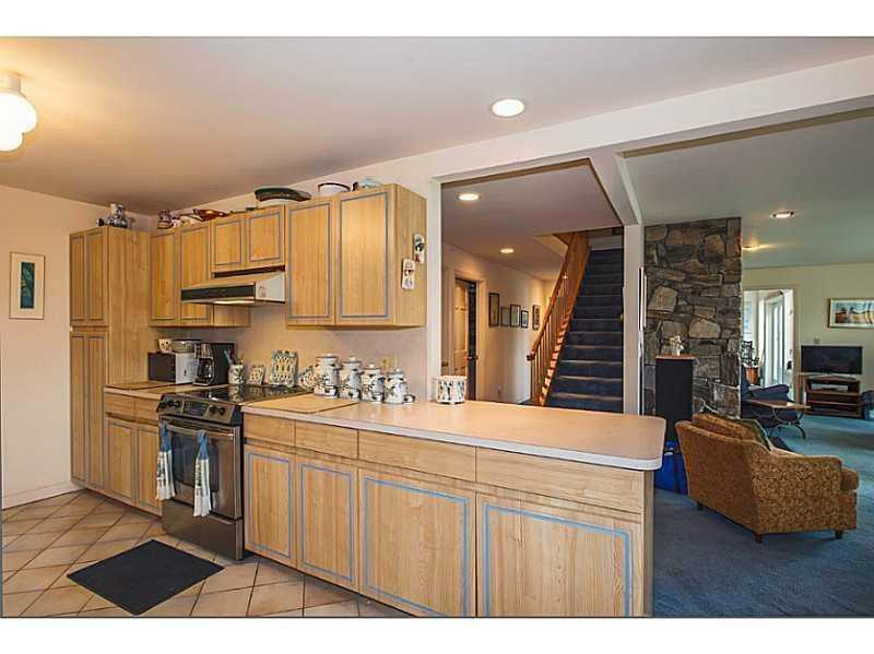 139 Farnham Point Road East Boothbay, ME 04544 - Photo 11 of 25 Kitchen.