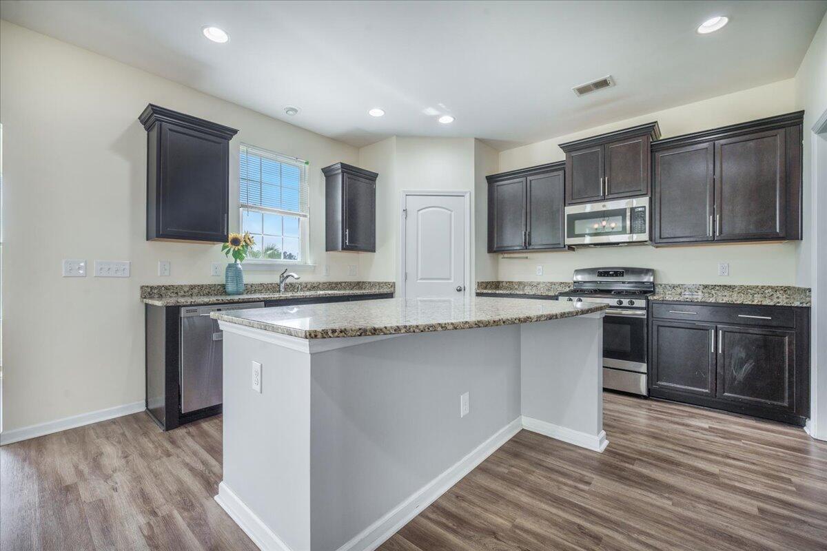 342 Saxony Loop Summerville, SC 29486 - Photo 10 of 63 342 Saxony Loop