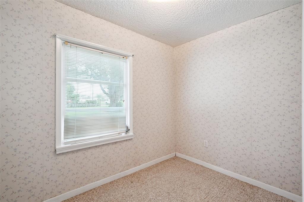 420 Jacks Memorial Road St. Cloud, FL 34769 - Photo 16 of 31 a small space with a window