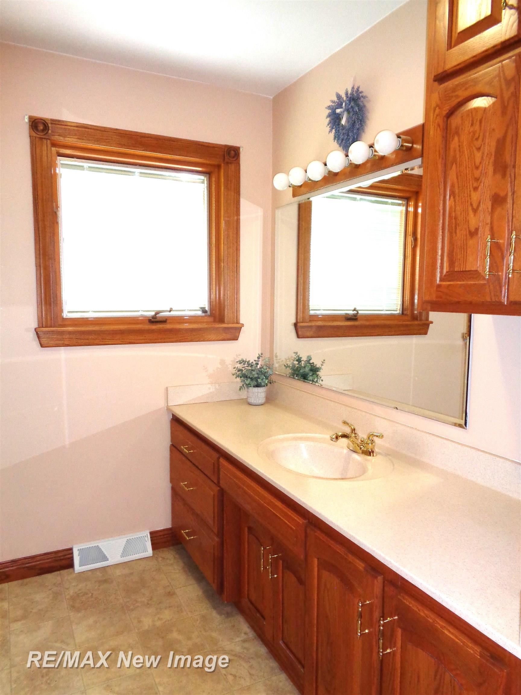 3980 East Road Saginaw, MI 48601 - Photo 23 of 44 50144522-99beaeeb-f49d-4ba1-9036-098452cabe0c.JPG