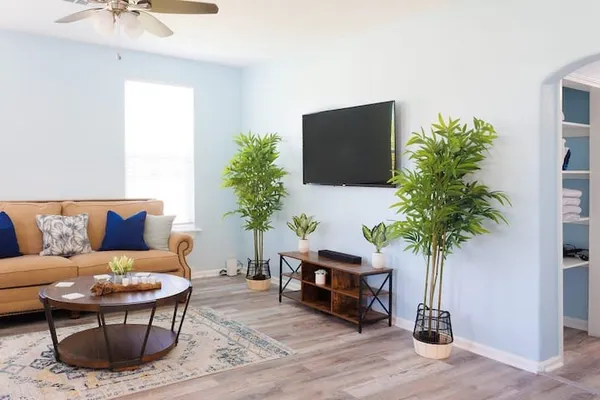 $2,300 | 5801 Avenue S 1/2, Galveston, TX 77551