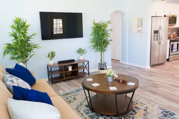 $2,300 | 5801 Avenue S 1/2, Galveston, TX 77551