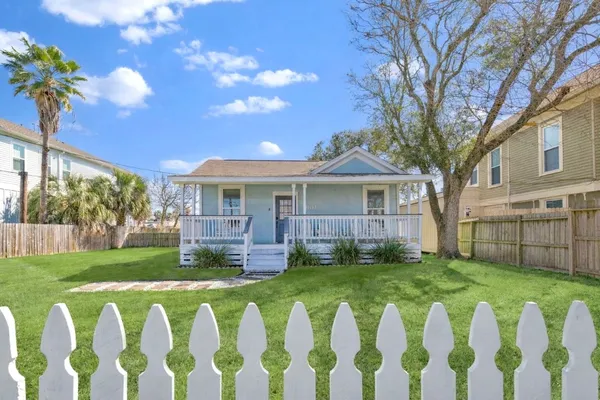 $2,300 | 5801 Avenue S 1/2, Galveston, TX 77551