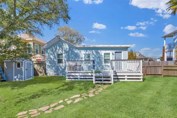 $2,300 | 5801 Avenue S 1/2, Galveston, TX 77551