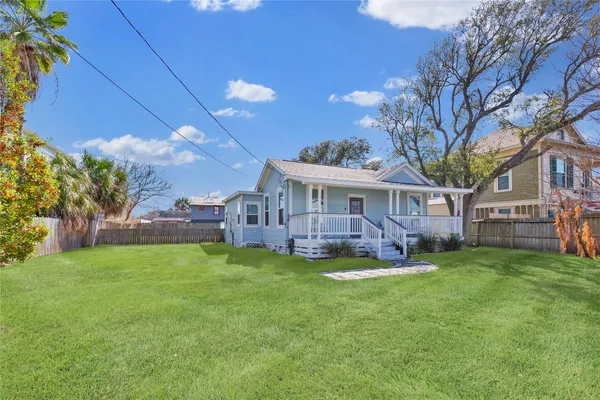 $2,300 | 5801 Avenue S 1/2, Galveston, TX 77551