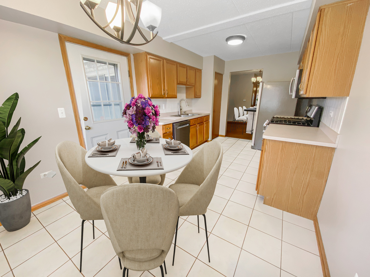6820 Ridge Point Drive, Unit 21A Oak Forest, IL 60452 - Photo 4 of 16 a dining room with furniture and window